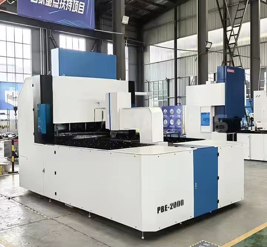 Apa perbedaan antara Panel Bender dan mesin rem NC Press?