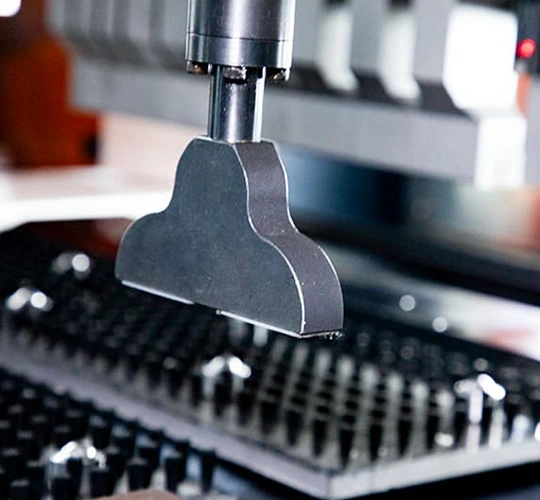 Dibandingkan dengan metode pemrosesan Tradisional: keunggulan dari pusat lentur Multilateral yang fleksibel